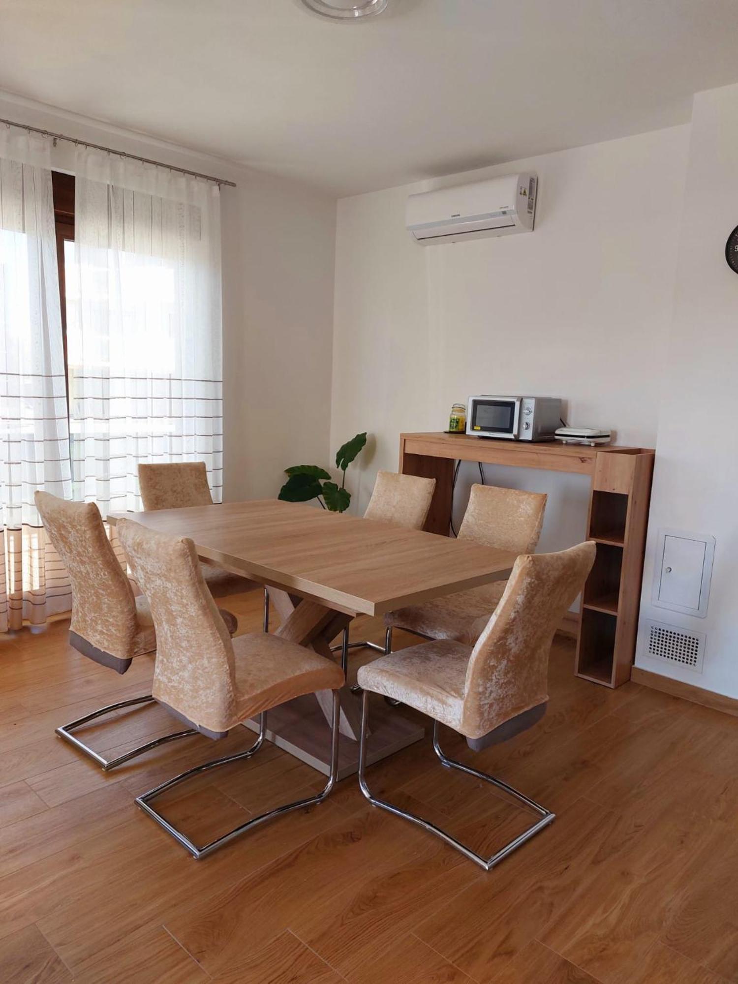 Ivana Novi Apartment *